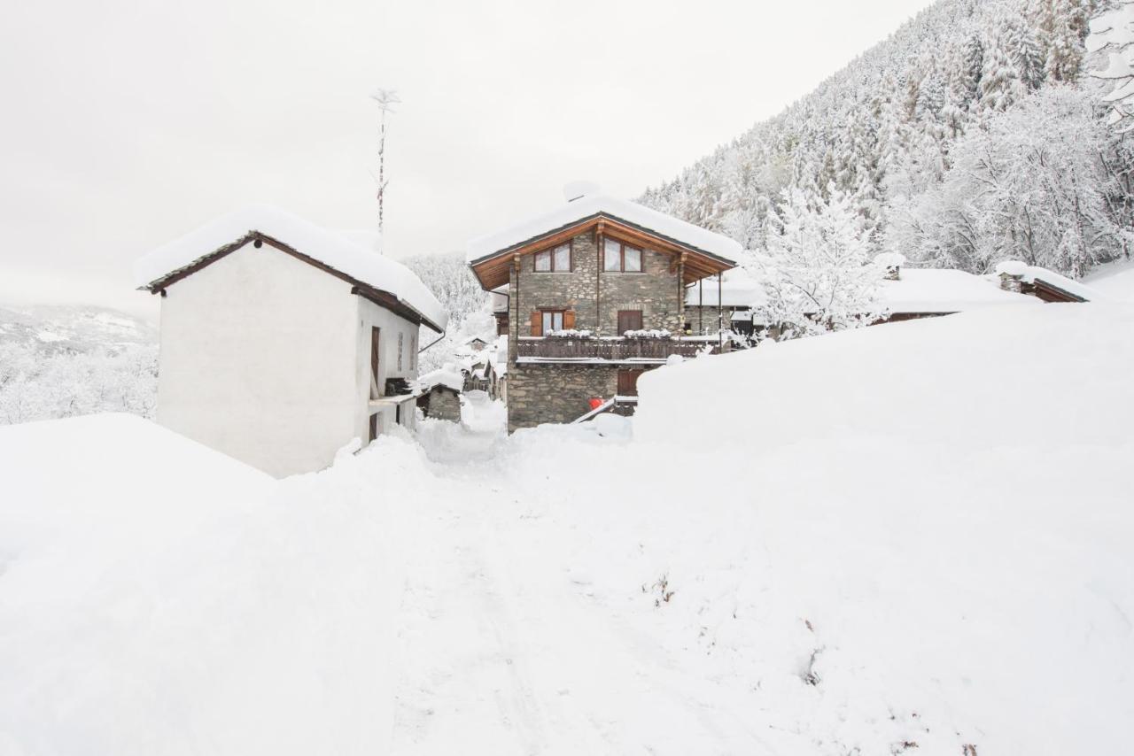 Casa Vacanze Grand-Haury Da Andrea アルヴィエ エクステリア 写真