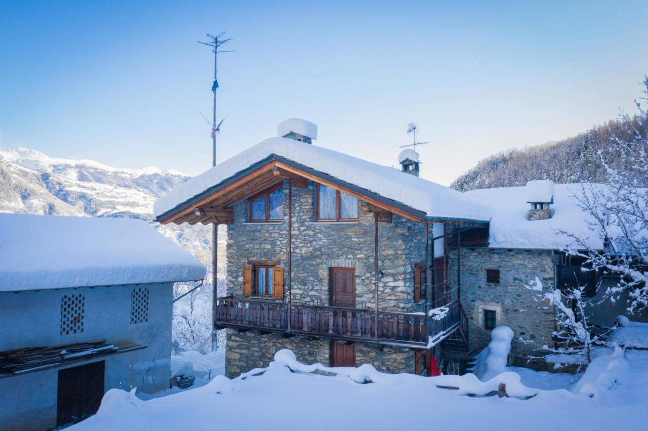Casa Vacanze Grand-Haury Da Andrea アルヴィエ エクステリア 写真