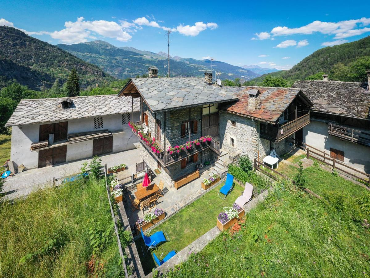 Casa Vacanze Grand-Haury Da Andrea アルヴィエ エクステリア 写真