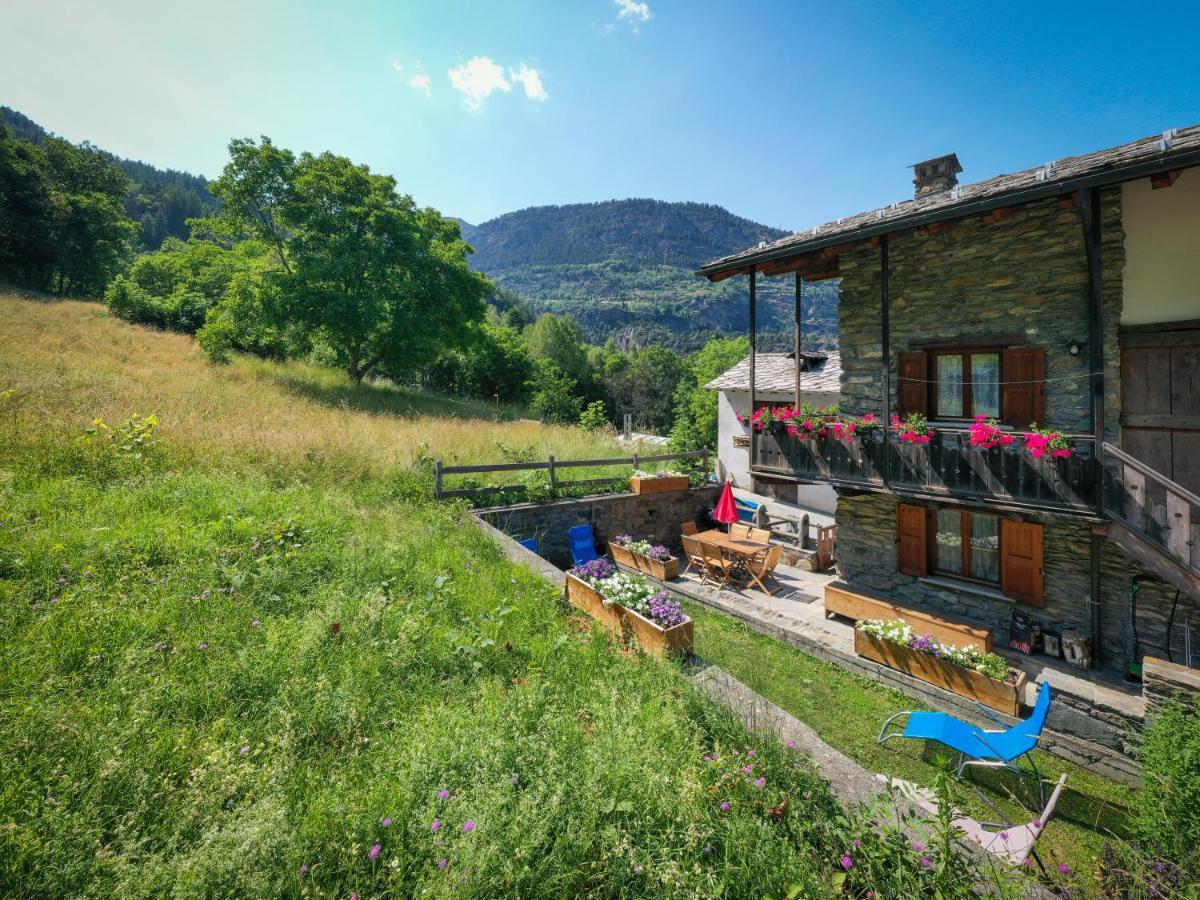 Casa Vacanze Grand-Haury Da Andrea アルヴィエ エクステリア 写真