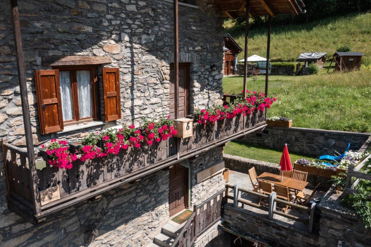 Casa Vacanze Grand-Haury Da Andrea アルヴィエ エクステリア 写真