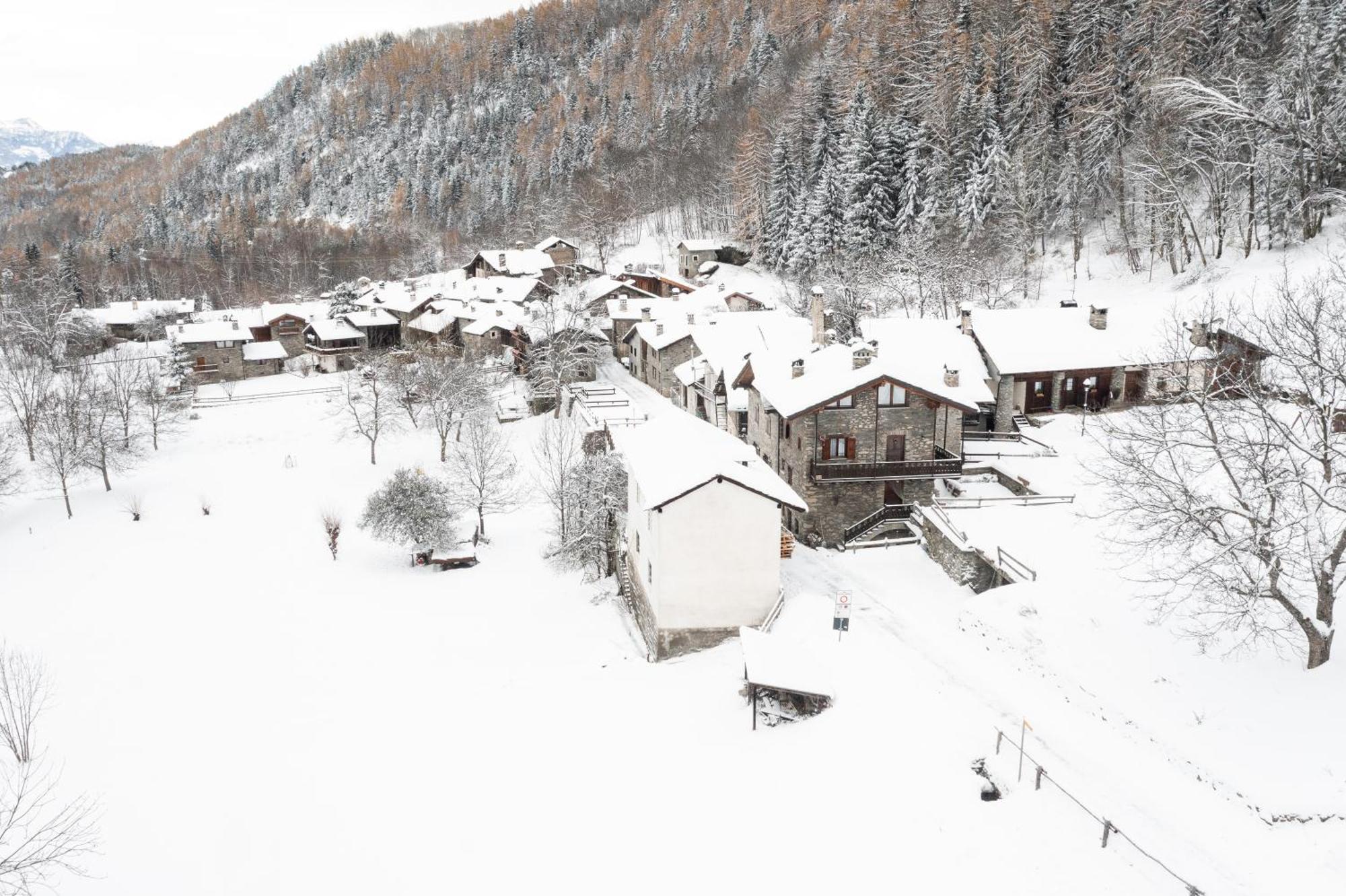 Casa Vacanze Grand-Haury Da Andrea アルヴィエ エクステリア 写真