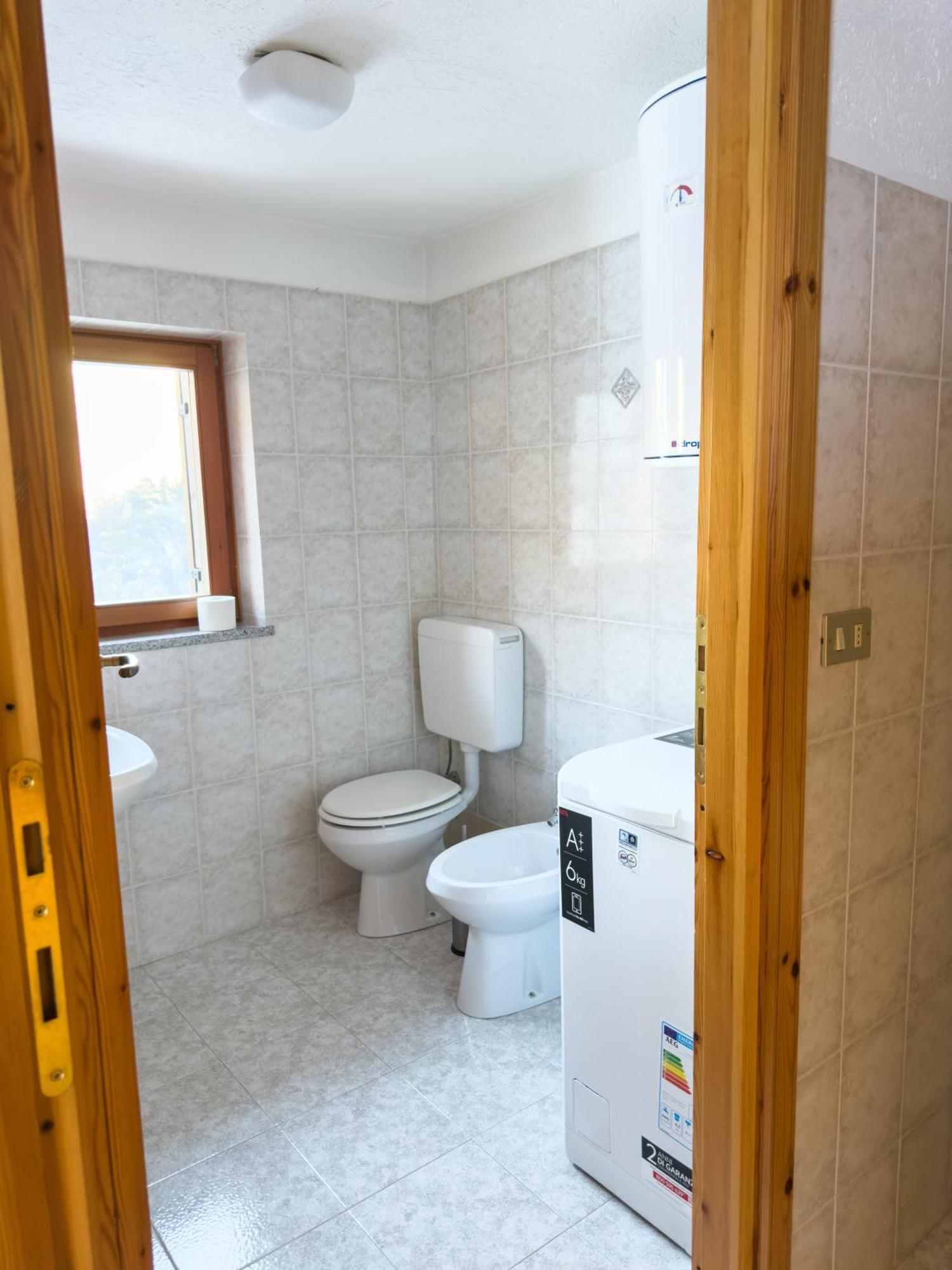 Casa Vacanze Grand-Haury Da Andrea アルヴィエ エクステリア 写真
