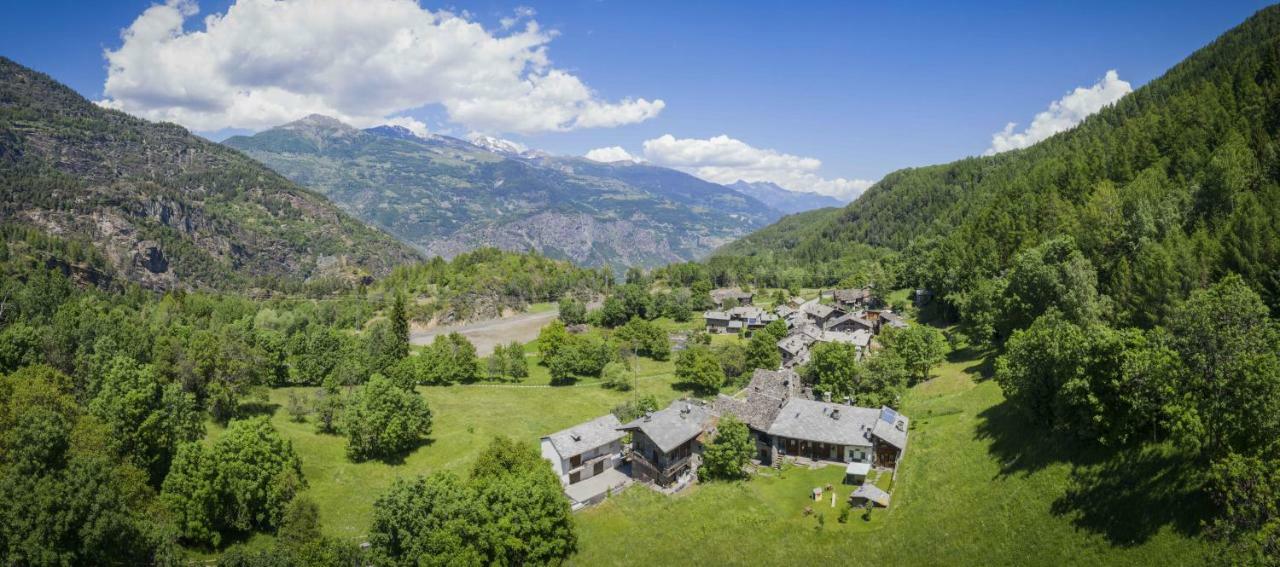 Casa Vacanze Grand-Haury Da Andrea アルヴィエ エクステリア 写真